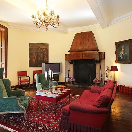 Chateau De Szálloda *