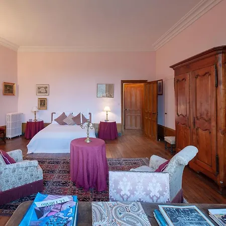 Chateau De Szálloda *