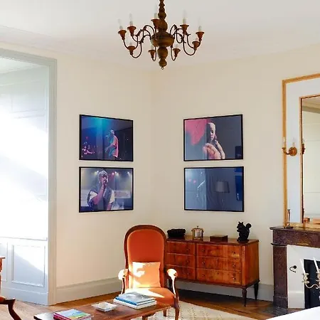 Chateau De Szálloda *